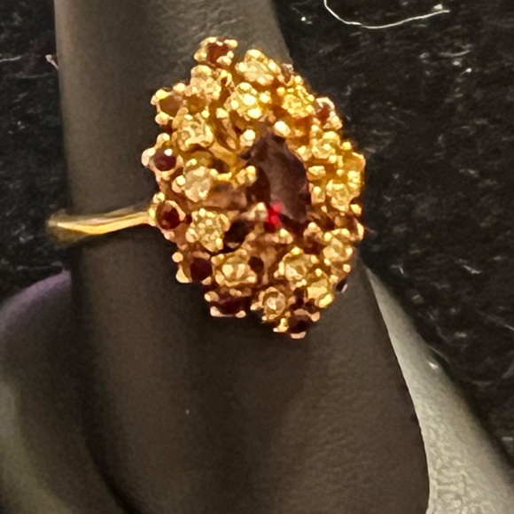 Stunning Vintage 14K HGE Lind Ring with Ruby Red Faux Gemstone - Floral Design - Picture 5 of 7